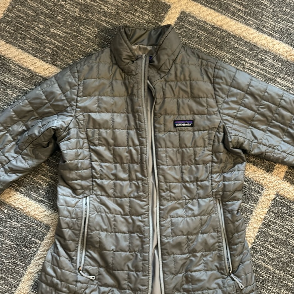 Patagonia nano puff size medium.  Very good condition. Gray/Silver.
